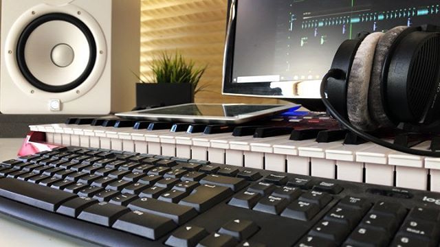 MaxSkyBeats's tweet photo. EL PRESIDENTE - 💃🕺 who do you hear on this? Let me know in the comments! #maxskybeats #maxsky #beatvideo #makingbeats #hiphopinstrumentals #rapbeats #trapbeats #musicproduction #producer #musicproducer #freebeats #needbeats #ineedbeats #beatmakers #h… https://t.co/sKLdRbXFyw https://t.co/42Q82oM2lQ
