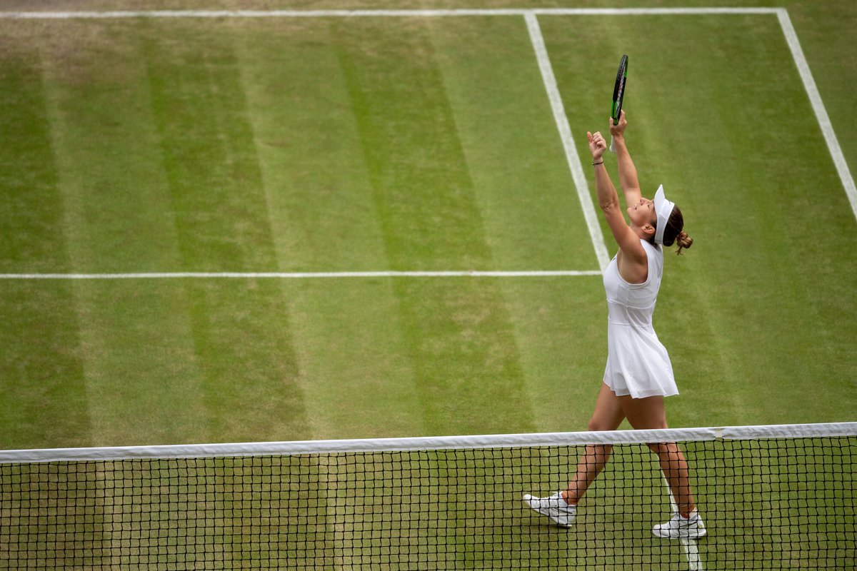 Simona_Halep's tweet photo. Grass, I think I love you ❤️ 

What a battle today. #Wimbledon final four here we come 💪🙌 https://t.co/T36gCy8feV