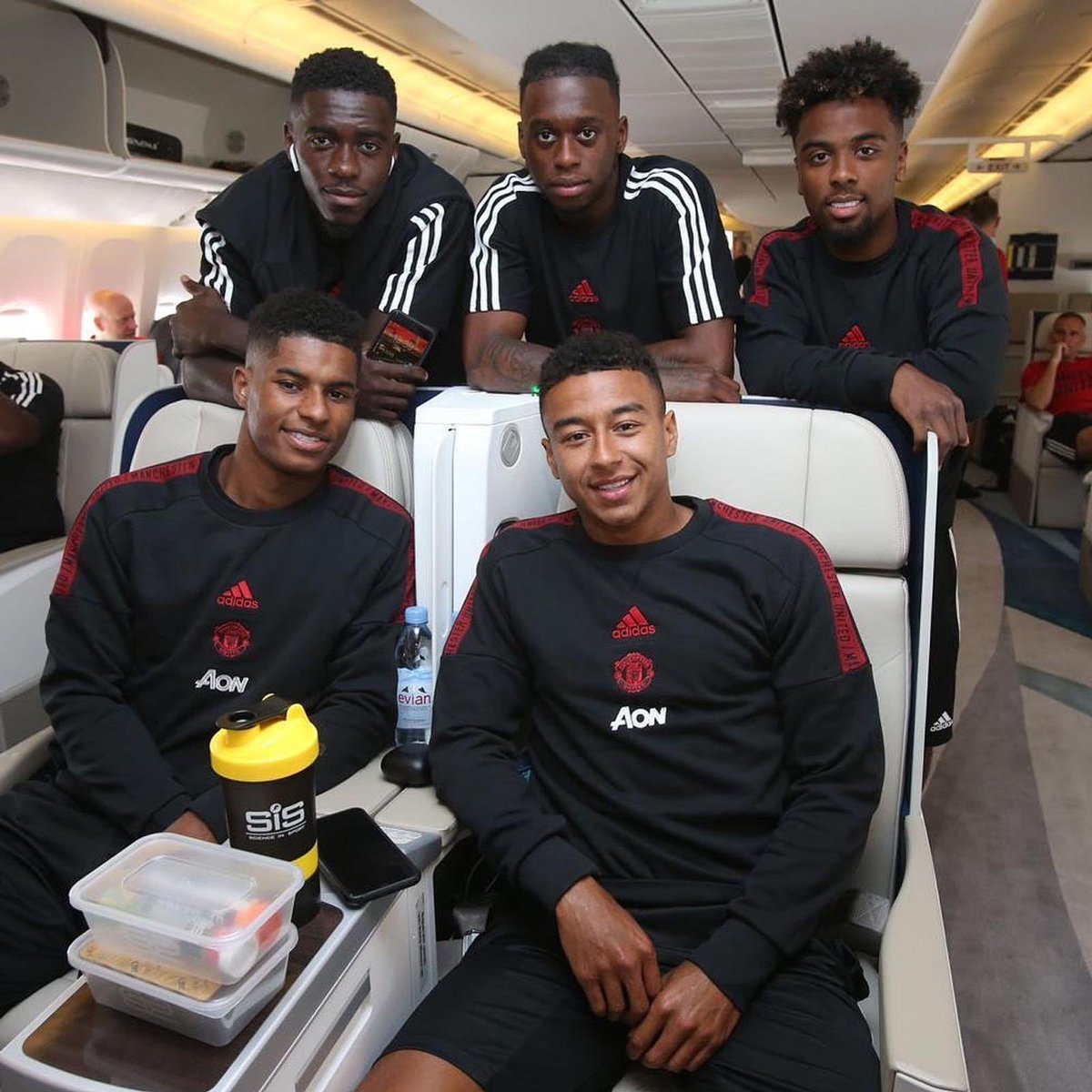 movic_victor's tweet photo. Australia and Singapore with the boys 🔥 #MUFC https://t.co/MpPaY8YOAe