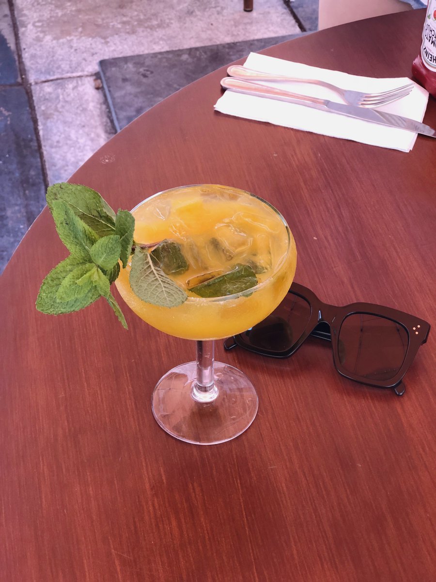 BalansUSA's tweet photo. Hello Happy Hour! Join us from 3-7pm for $7 cocktails and bites 🍹 #happyhour #cheers #BalansMiami https://t.co/iAm4fL6x5x