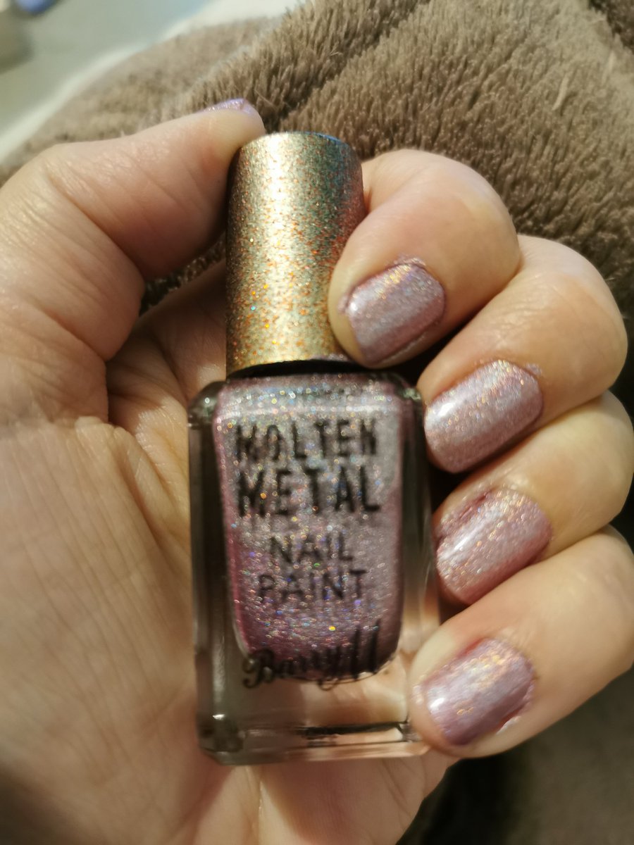 pussinpjs's tweet image. Nails done for Thursday when I go back to work, can't go wrong with @BarryMCosmetics #barrym molten metals my favourite