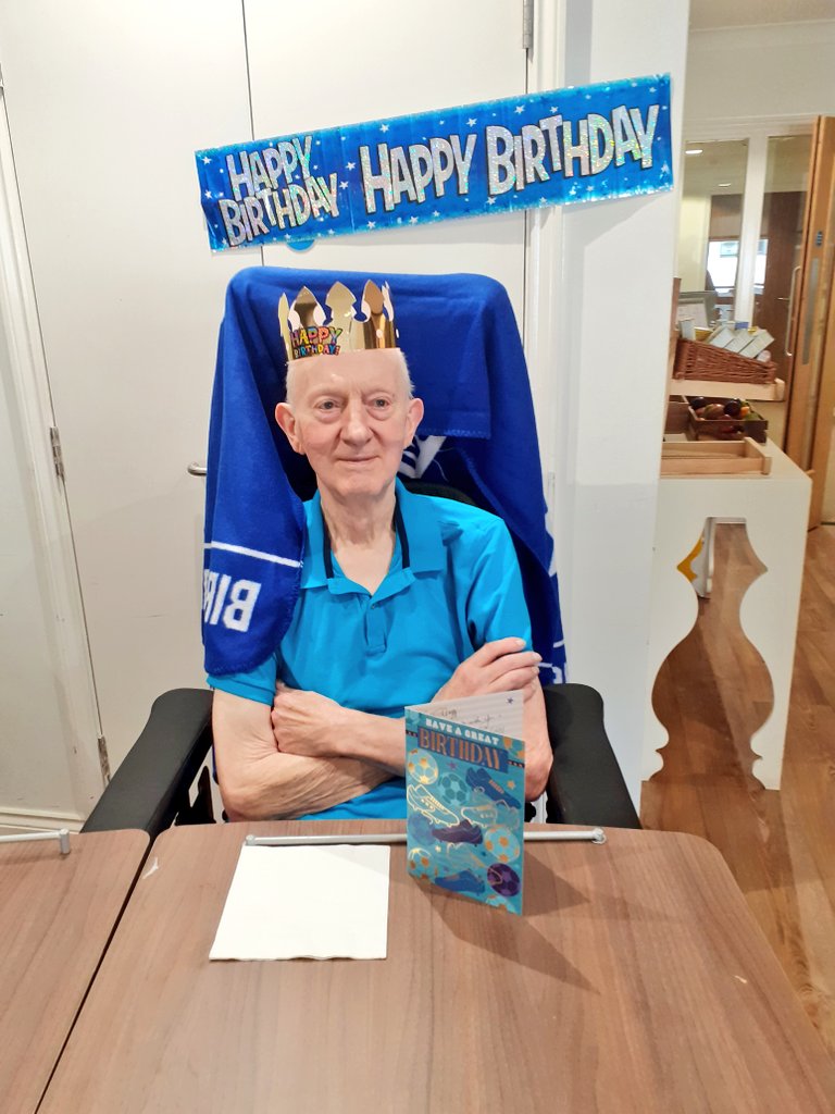 GoEActivities's tweet photo. Happy Birthday Geoff. We hope you have had a wonderful day. Only blue and white for this city fan at #GracewellofEdgbaston @JazzVirkTweets @GracewellHealth @SteventonZoe https://t.co/OKHzHq8SYf