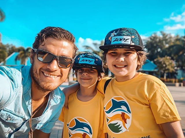 Frank_Borden's tweet photo. Dropping the kids off at summer camp โ like what? Who am I, how old am I? I love adulting, being a father is pretty sweet.
#SeaWorld | #Adulting | #MySySy https://t.co/X9IXgaNCVr https://t.co/izAIKC5Zl7