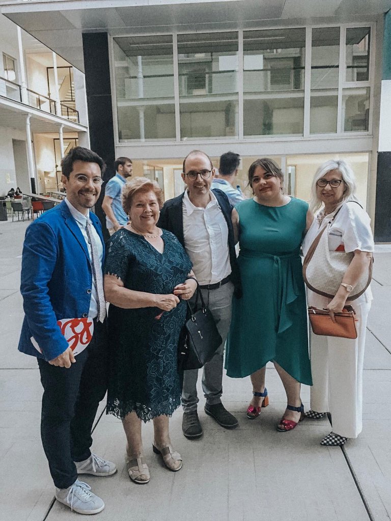 Mcelda_'s tweet image. Diuen q al màster t’especialitzes en allò que vols ser, que et fa feliç. I al meu cas és cert perquè a més d'aprendre, he pogut compartir l'experiència amb gent meravellosa, amics i professors q l'han fet més fabulosa encara.♥️ @MasterCompolin #compol #compolin #BSMgraduacio2019