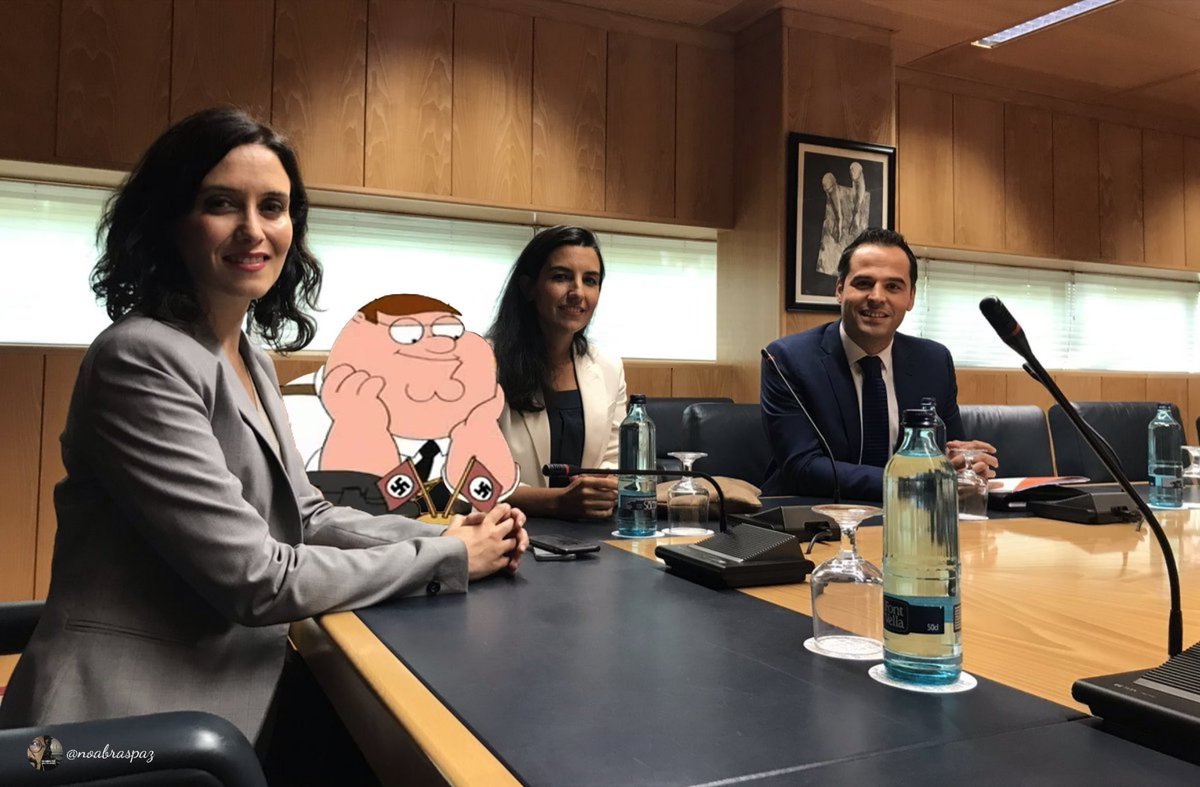 noabraspaz's tweet photo. -¿Qué hacéis, cosas?
-Sí, Peter, cosas.
-¿Cosas nazis? https://t.co/xLGCBCN3Lf