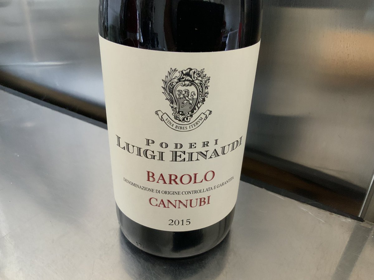 Andrea_Radic's tweet photo. Amici #Winelovers questa sera un protagonista del vino, un grande attore del Piemonte: Barolo Cannubi 2015 di Poderi Luigi Einaudi. Nobile ed orgoglioso, ricco di sentori e grande corpo. Da bere per degustare un grande classico https://t.co/bczKUQiUfL