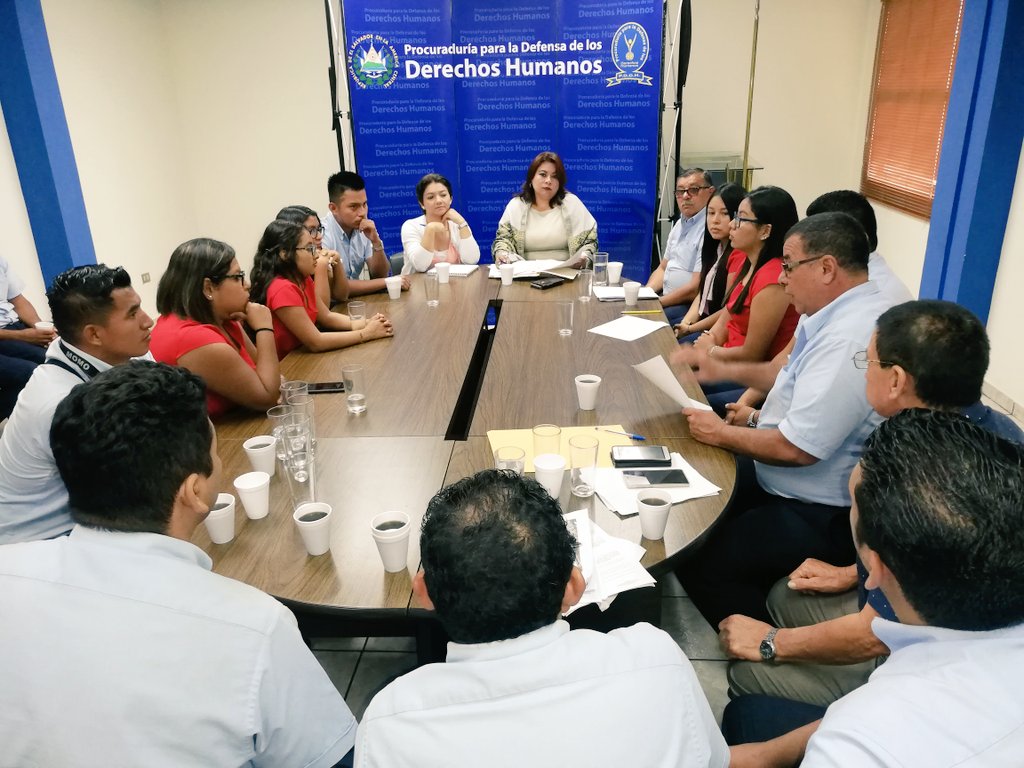 PDDHElSalvador's tweet photo. Cumpliendo el mandato constitucional de la #ProcuradoraDDHH @RaqueldeGuevara la #AdjuntaDESC expresa que hay preocupación institucional ante la terminación del contrato de ACOPES de R. L. porque jóvenes pierden su fuente de ingreso y la oportunidad de seguir estudiando. https://t.co/mqyXKc1txC