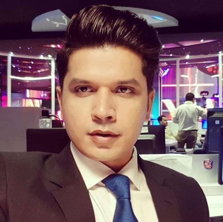miankhuramwatto's tweet photo. إِنَّا لِلّهِ وَإِنَّـا إِلَيْهِ رَاجِعونَ
#کراچی کے علاقے #ڈیفنس میں فائرنگ نامور ٹی وی #اینکر #مریدعباس #شہید ڈیفنس #خیابان_بخاری میں فائرنگ سے زخمی معروف اینکر پرسن مرید عباس #جناح_اسپتال میں دوران علاج دم توڑ گیا، پولیس
#mksw85 #mksw_official #ANCHOR #MEDIA https://t.co/19krSsjIJz