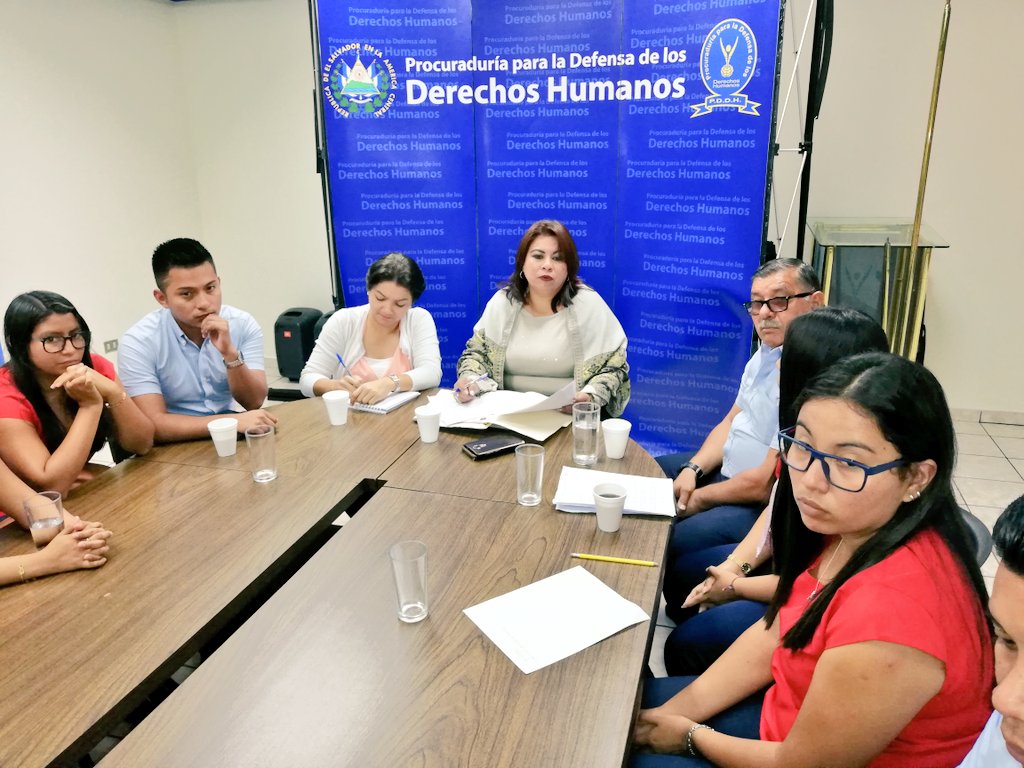 PDDHElSalvador's tweet photo. Cumpliendo el mandato constitucional de la #ProcuradoraDDHH @RaqueldeGuevara la #AdjuntaDESC expresa que hay preocupación institucional ante la terminación del contrato de ACOPES de R. L. porque jóvenes pierden su fuente de ingreso y la oportunidad de seguir estudiando. https://t.co/mqyXKc1txC