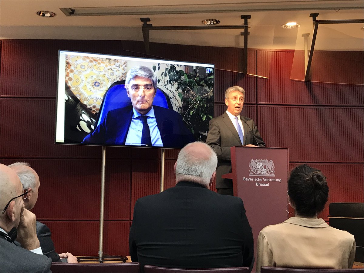 Who is watching over whose shoulder - data over competition or competition over data? Feat. <a href="/Buttarelli_G/">Giovanni BUTTARELLI</a> // Andreas Mundt of <a href="/Kartellamt/">Bundeskartellamt</a>