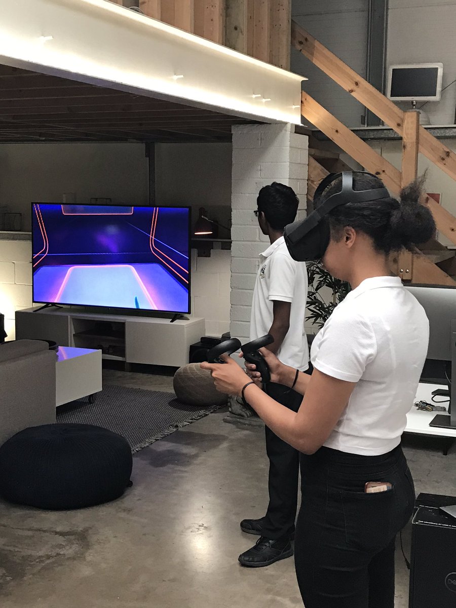 mandaYMCAC_G's tweet image. Tonight we are at @propeller testing out our new VR equipment that will be used in our new youth zone.
Our young carers are showing our adult young carers how they work! @OwainDYMCAC_N @YMCACardiff @YMCACdiff_Newp #youngcarerscardiffymca #vrproject