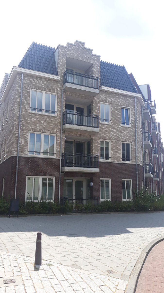 WoneninBrabant's tweet photo. Vandaag met collega's @brabant kijkje genomen in @_Valkenswaard Met gemeente gekeken naar binnenstedelijke woningbouwprojecten die van de grond (zijn ge)komen 👍 en stedelijke transformatieopgave die er nog ligt #kansenbenutten #BAW https://t.co/DpDvpEgoIv