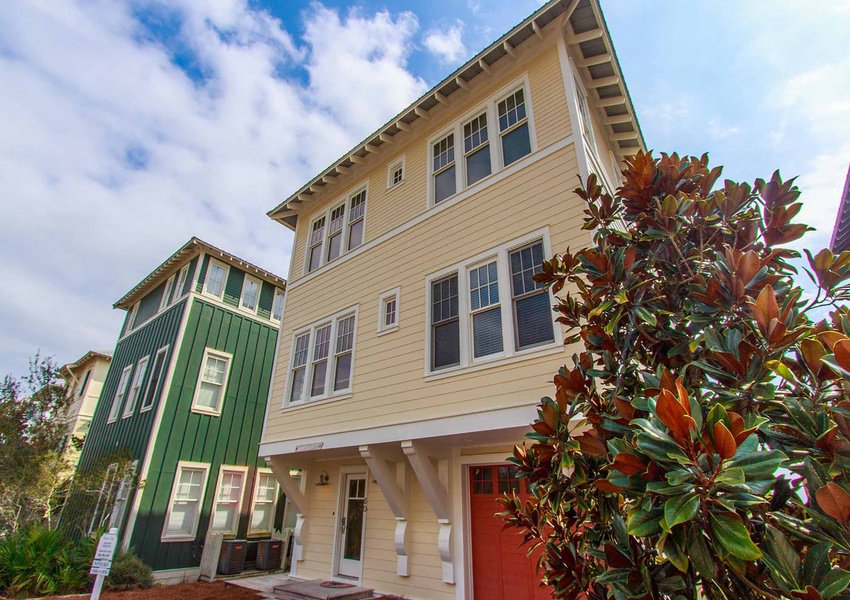 GoSouthern's tweet photo. Celebrate #TravelTuesday and book a #Getaway to #Scenic30A! #Nantucket in #SummersEdge features 4BR/4.5BA and comfortably sleeps up to 12. #BookDirect &amp; #BookToday for the most savings and #Local #CustomerCare ➡️ https://t.co/6xY90JPjso https://t.co/OFmQC8l7bZ