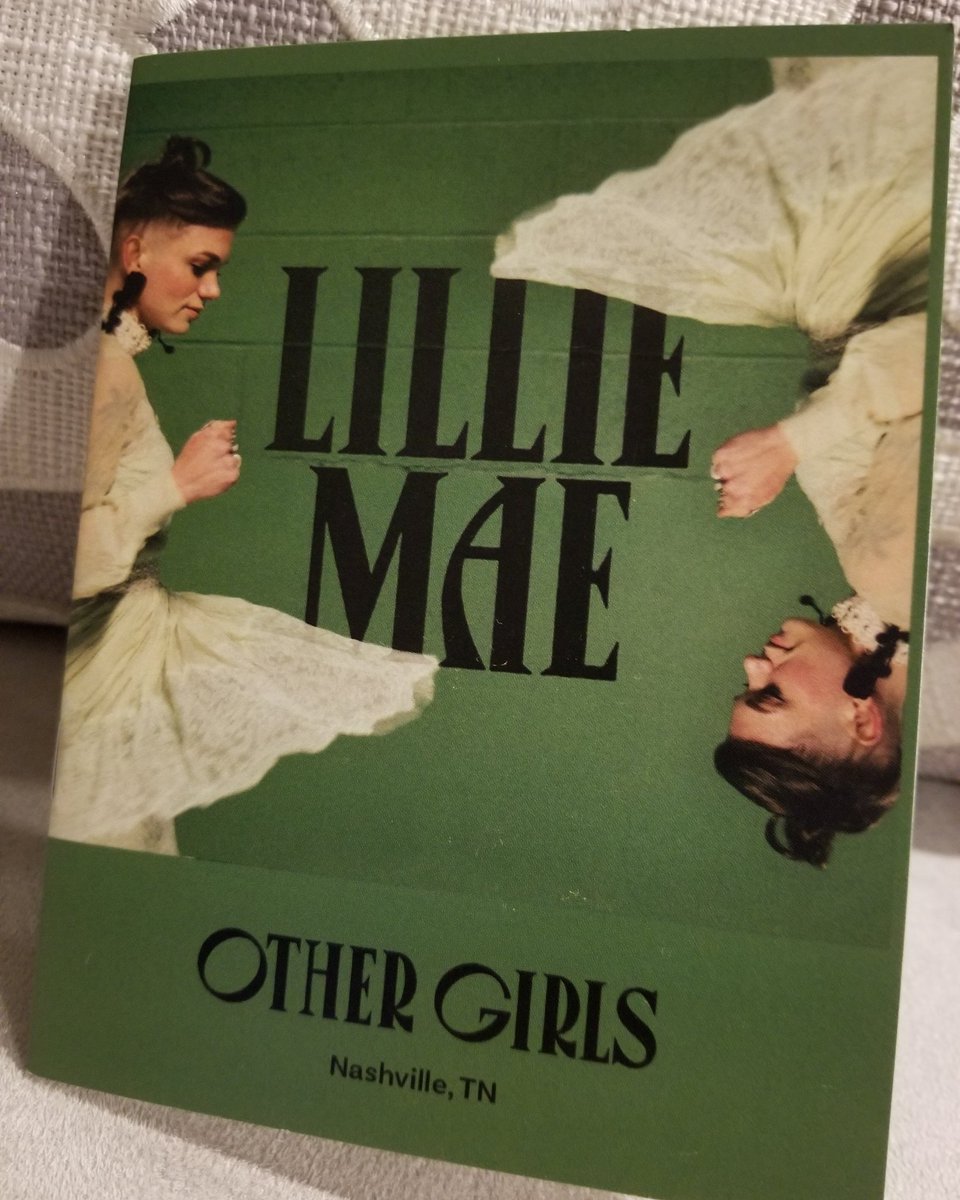 FramLeslie's tweet photo. #outerworldly #undeniable #mesmerizing That's how I felt after Listening to the new @lilliemae_music album #SOMEGIRLS out August 16th on @thirdmanrecords produced by @davecobb7 #mesmerizing 😊 https://t.co/kIhTWqTQKu