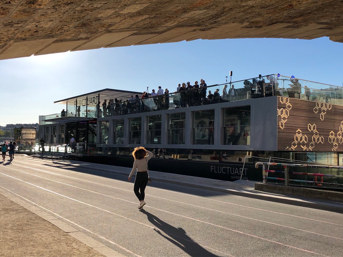 ZDFparis's tweet image. Schwimmende Kunst auf der Seine. Bald mehr im @zdf Mima #staytuned #Fluctuart #StreetArt #Swoon