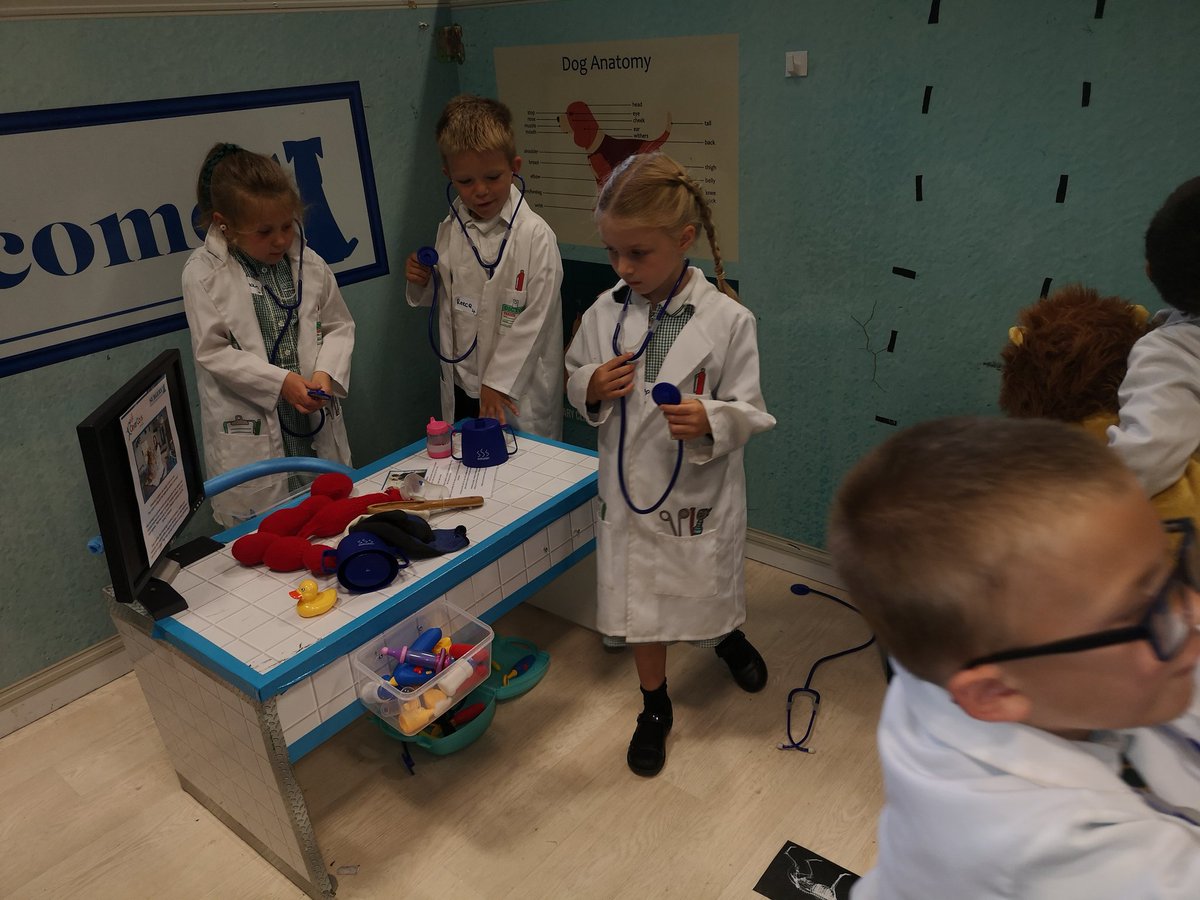 MrsFEYFS's tweet photo. What an amazing experience today! Learning Street transformed our school hall into 4 very different role play areas! Nursery, Reception, Y1 &amp; Y2 loved every minute!! @parishschool1 #parishpride @clevercogsMCR https://t.co/NBGGqeGsYH