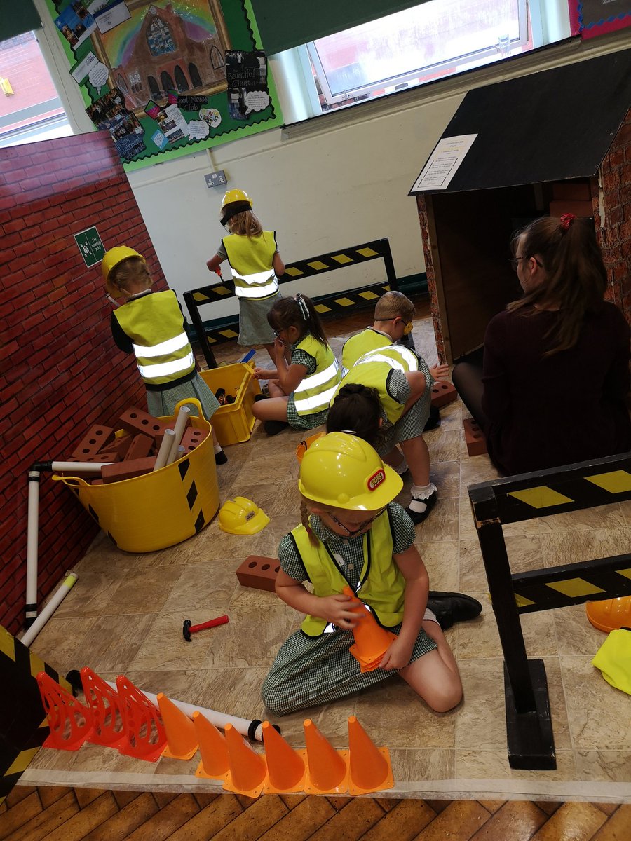MrsFEYFS's tweet photo. What an amazing experience today! Learning Street transformed our school hall into 4 very different role play areas! Nursery, Reception, Y1 &amp; Y2 loved every minute!! @parishschool1 #parishpride @clevercogsMCR https://t.co/NBGGqeGsYH