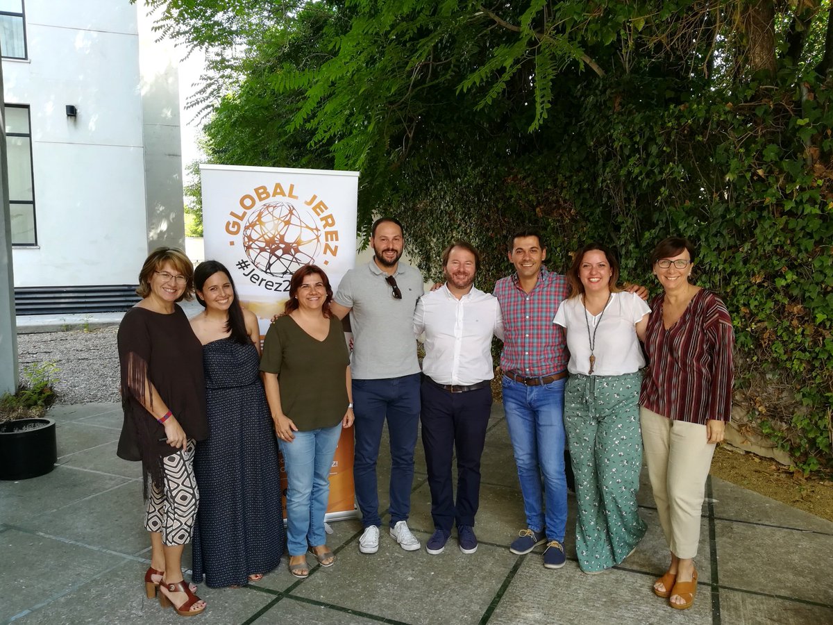 GlobalJerez's tweet photo. Fantástica mañana compartida con las siete #LanzaderasDeEmpleo de la provincia de #Cádiz hablando de #CiudadesInteligentes #empleo y #formación. https://t.co/IySuhoLoFf

#GlobalJerez #empresas #pymes #autónomos #Jerez #Jerez2040 
@Lanzaderas_EES @fundacionTef @FundacionSMLRPH https://t.co/V0dw9I5850