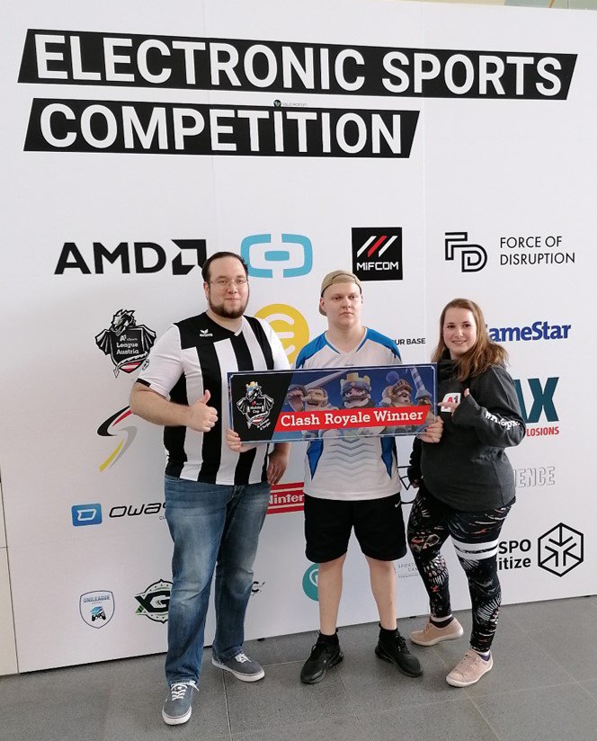 A1eSports_AT's tweet photo. Was für ein eSports Wochenende! 🤩 Während bei der @viennality um den Titel gekämpft wurde, ging es beim #A1eSports Mobile Cup in München um die Krone👑Ihr habt die #ES_COM verpasst? Kein Problem, wir haben für euch die wichtigsten Facts: https://t.co/XPUF4ThaZL
#A1eSports https://t.co/saCisTGdIi