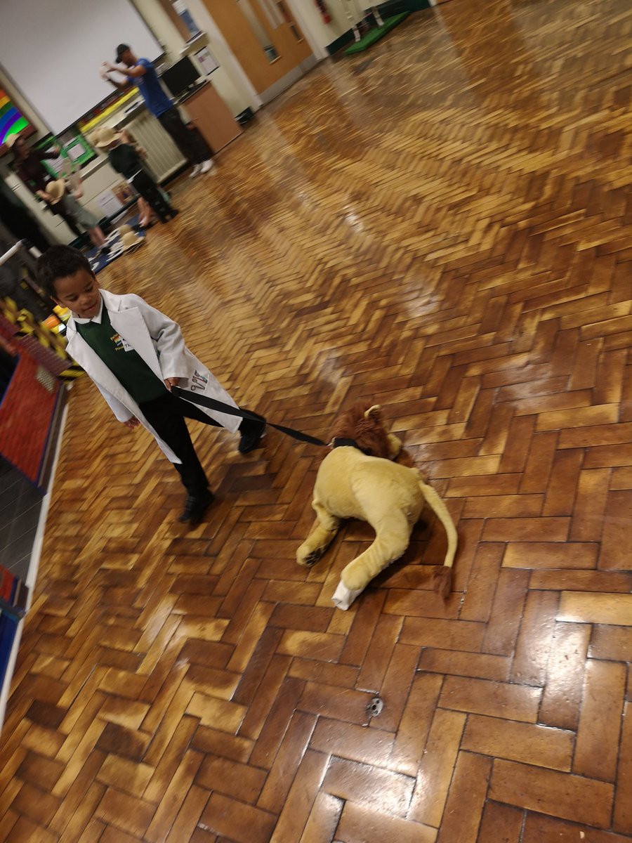 MrsFEYFS's tweet photo. Reception relished the opportunity to take care of some amazing animals in our Vets area. @parishschool1 #parishpride @clevercogsMCR https://t.co/0DTJoW3ixh