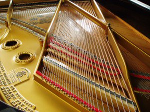 "En los pianos de cola es donde duerme acostada el arpa." Greguería - RGS #Greguería #cola #dormir #arpa #cafe #madrid