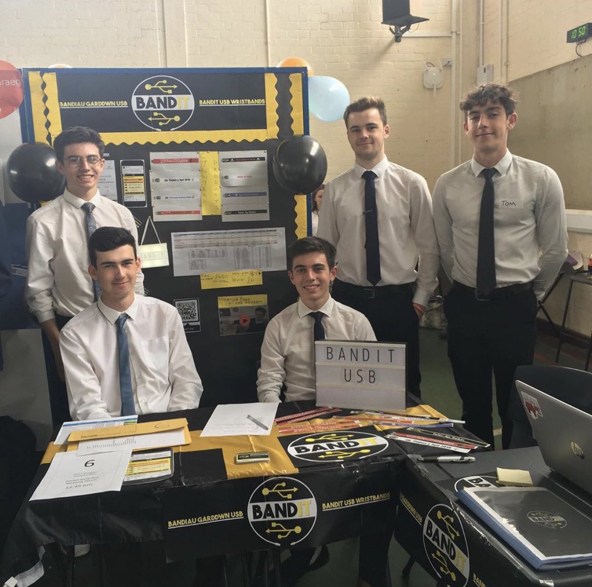 BanditUSB's tweet photo. Diolch i bawb wnaeth ddod i weld ein stondin yn y ffair arloesedd heddiw!
Thank you to everyone who came to see our stand in the innovation fair today! https://t.co/iwE4lF6a7u