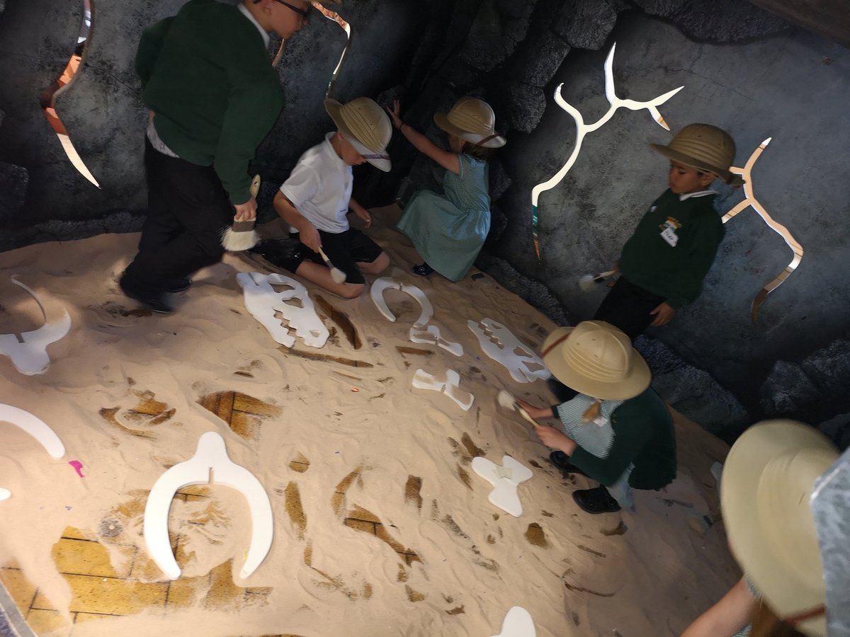 MrsFEYFS's tweet photo. Reception were budding paleontologists, carefully excavating dinosaur bones to recreate a T Rex! Great job! @parishschool1 #parishpride @clevercogsMCR https://t.co/PfoEa3HEAQ
