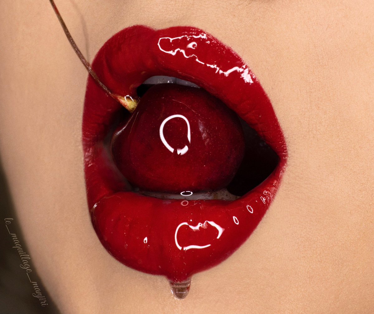 Le_Maq_Manjiri's tweet photo. 🍒C H E R R Y. R E D 🍒 
@fentybeauty Stunna Lip Paint in Uncensored 
Topped with @MACcosmetics Clear Lip Gloss
.
#lemaquillage #undiscovered_muas #blazin_beauties #lipdrip #cherrylip #lipart #lipswatch #redlips https://t.co/M7Os7jMV1p