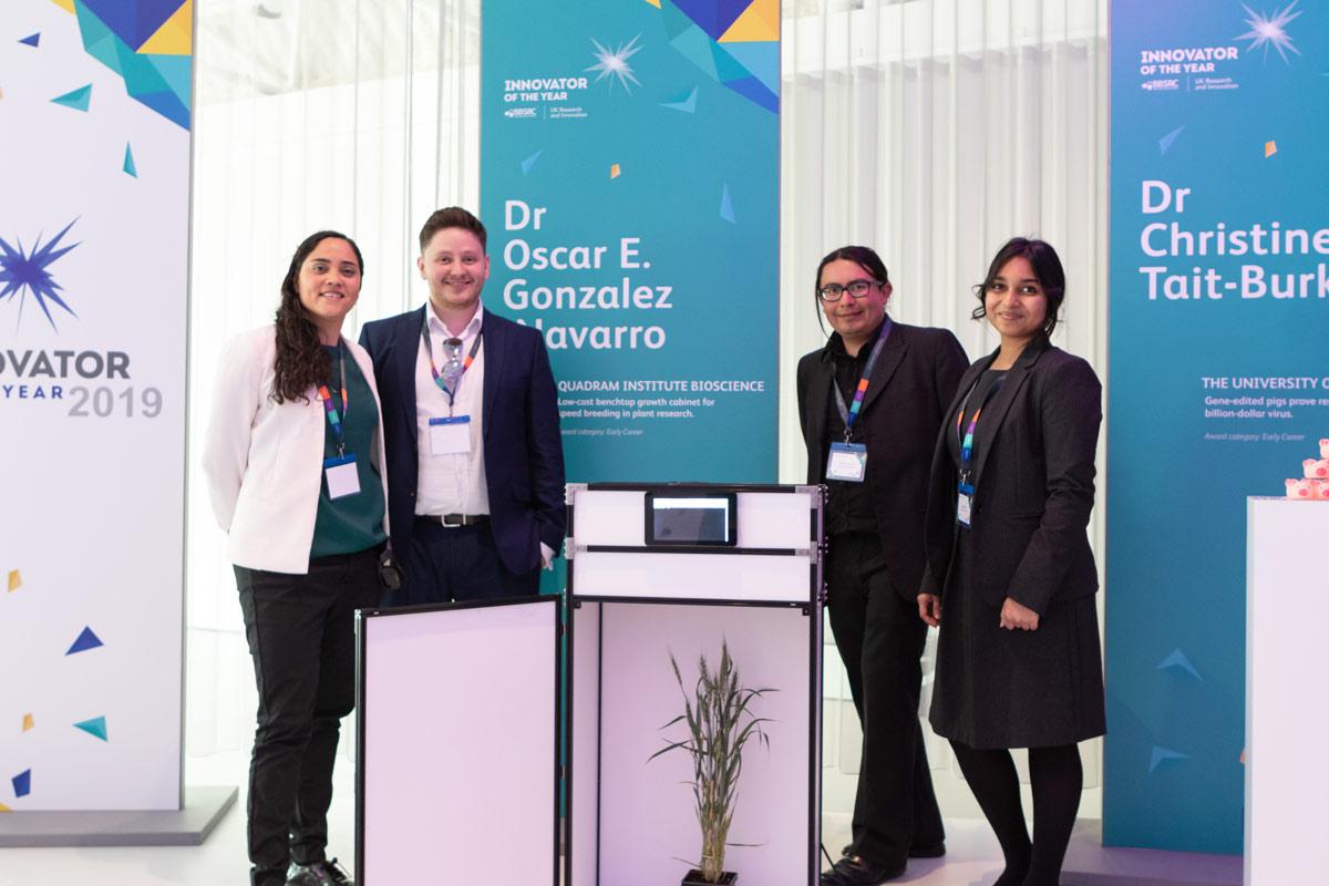 Really nice interview with @skar85 and the brilliant team behind the #speedbreeding cabinet. <a href="/UKFutureWheat/">Designing Future Wheat</a> <a href="/JohnInnesCentre/">John Innes Centre</a> <a href="/TheQuadram/">Quadram Institute</a>  @OxfordPlants @bbsrc designingfuturewheat.org.uk/open-source-sp…