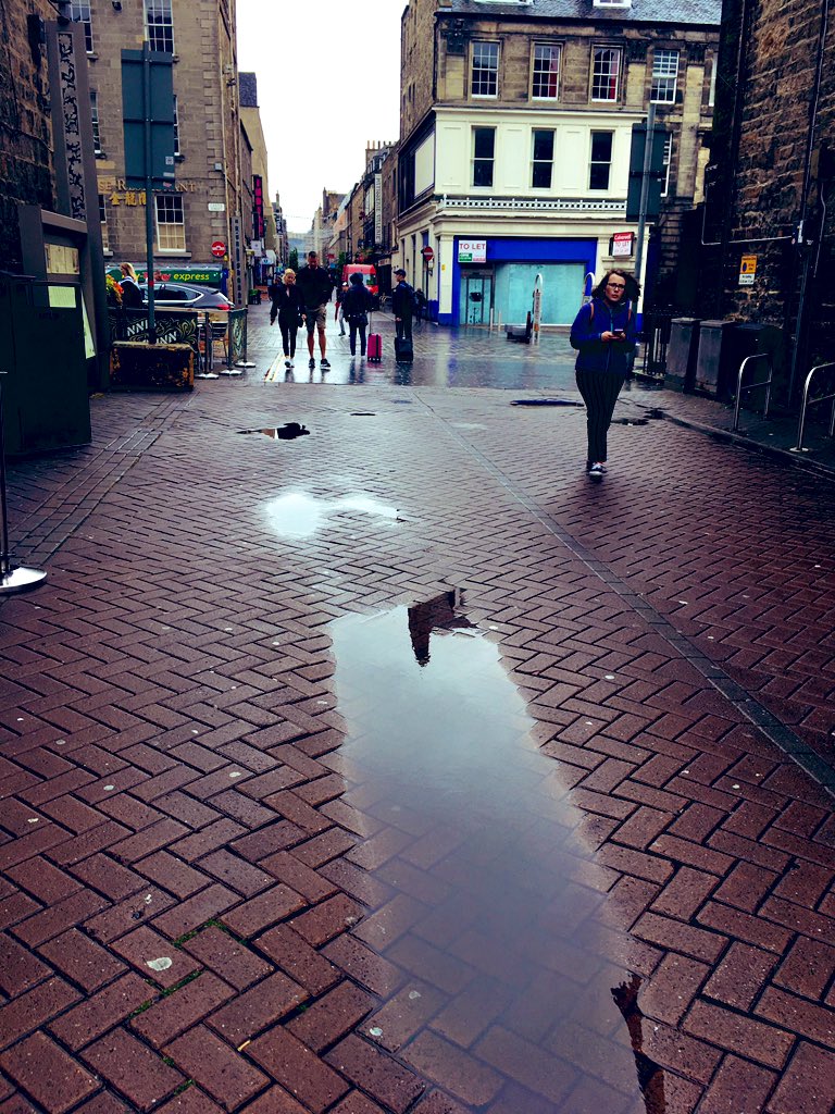StreetWurrier's tweet photo. Shoppers splash out on Edinburghโs premier pedestrian #RoseSt street. Sadly no plans for a much needed upgrade like the developer part funded neighbouring block which looks good. @NTBCC @LivingStreetsEd @thecockburn https://t.co/i4tLqVjbjC