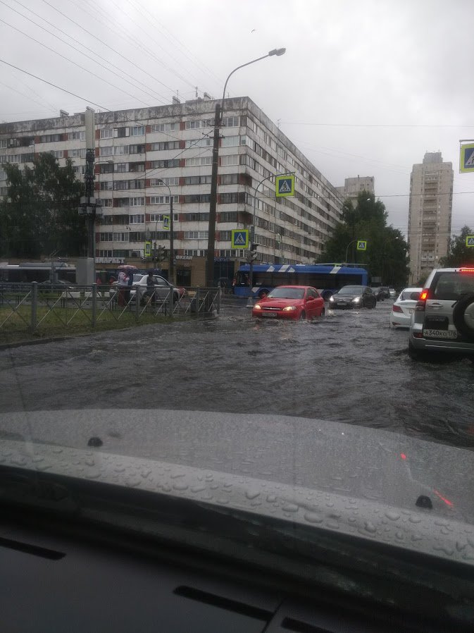 A_mdo's tweet photo. Зачем в городе внедорожник, спрашивали они )) https://t.co/8zOb0rFZcP