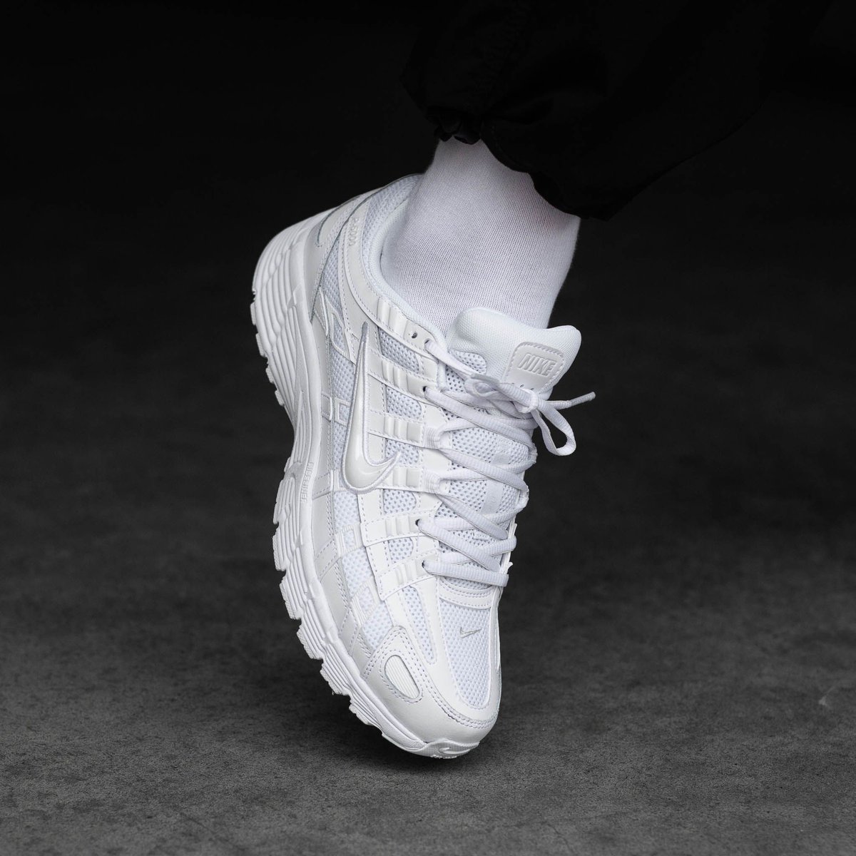 nike triple white p6000