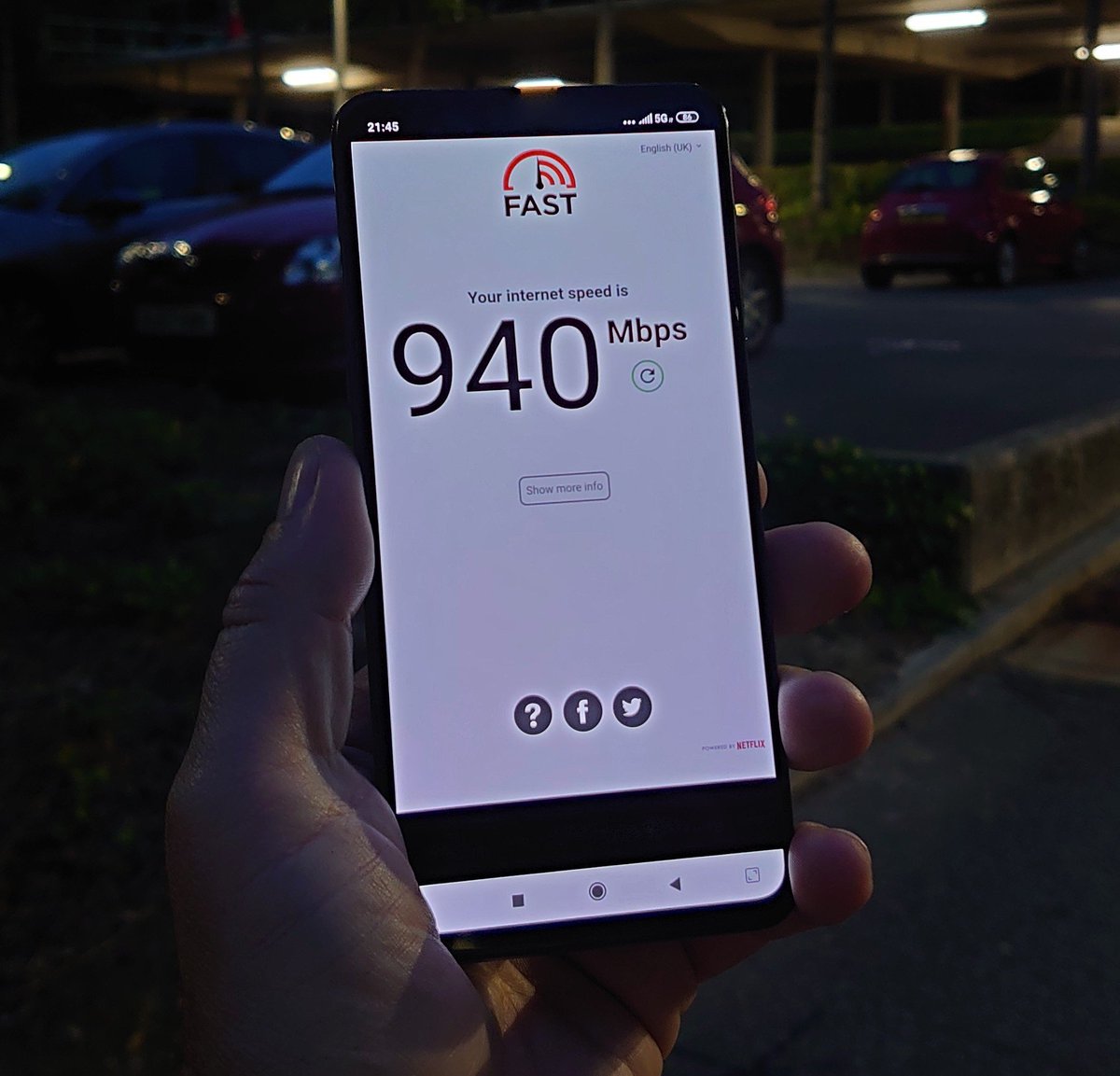 benwood's tweet photo. Putting the @VodafoneUK #5G network through its paces with the @Xiaomi Mi Mix 3 5G (which uses @Qualcomm) and have smashed my previous UK record with a speed of 940Mbps! That will take some beating!! #5GFastEU https://t.co/tM7ghMnN29