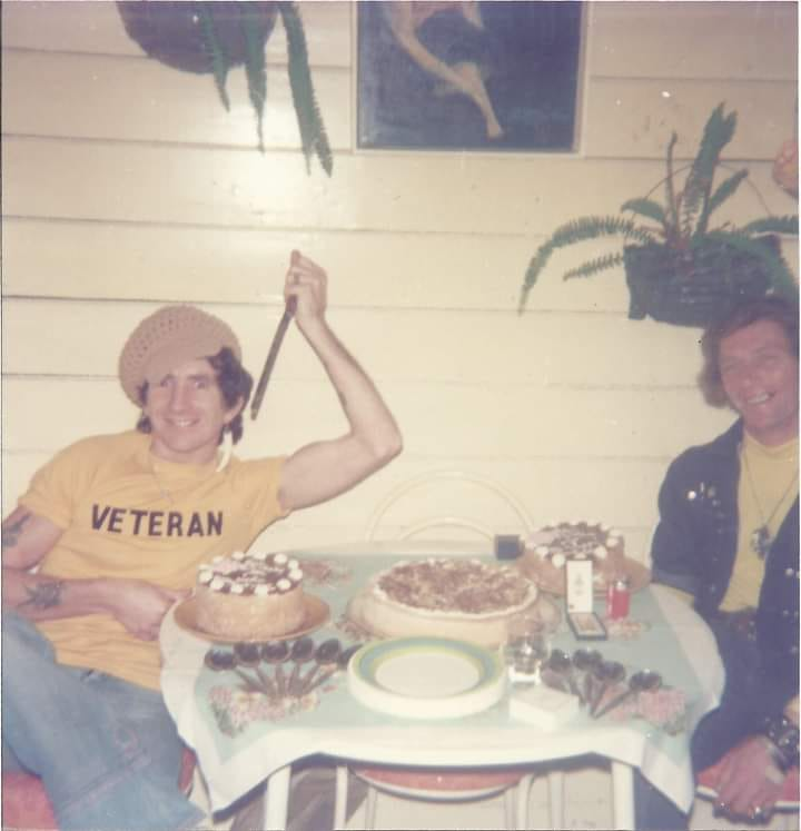 TenTypDeba's tweet photo. #HappyBirthdayBonScott ❤❤ https://t.co/8qAg3LLDZe