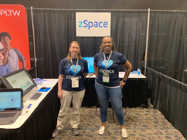 zSpace tweet media