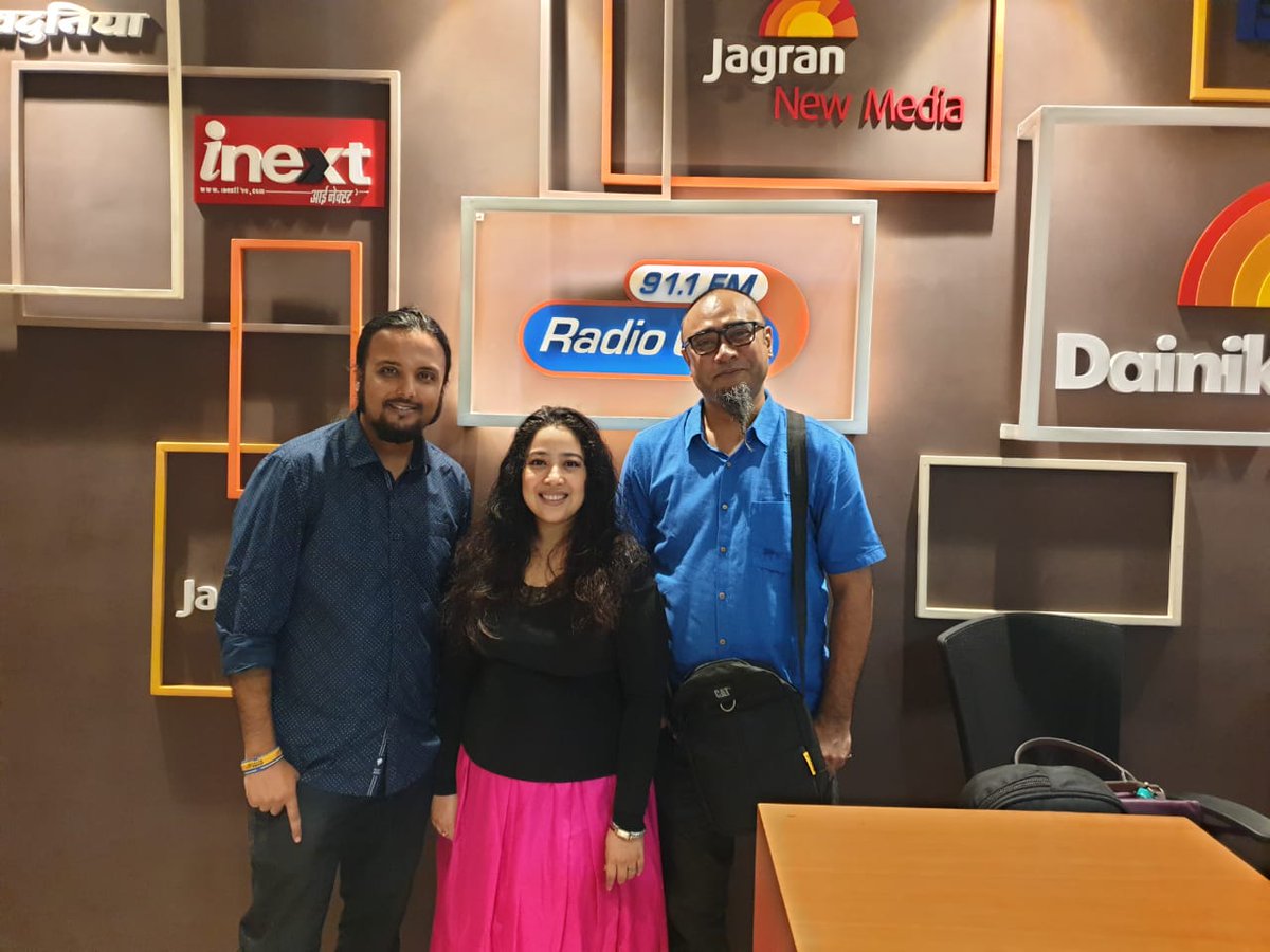 RetroInc1's tweet photo. Thank you #RadioCity for inviting us and giving us the opportunity to share our thoughts about music. it was nice jamming and singing our originals .hope to see u guys soon
#retroband #retrosound #retrooriginal #bandforliveshows #band https://t.co/ySNQbl12Wo