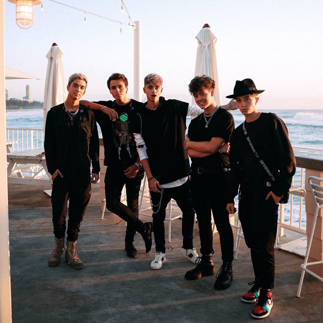 DailyUpdatesWDW's tweet photo. ❗️『Vote Attack』 ❗️

RT to vote for @whydontwemusic!

Our #TeenChoice for #ChoiceSummerGroup is @whydontwemusic!

Reply with votes 10 times and RT the replies below ↓ https://t.co/iN8P64CU55