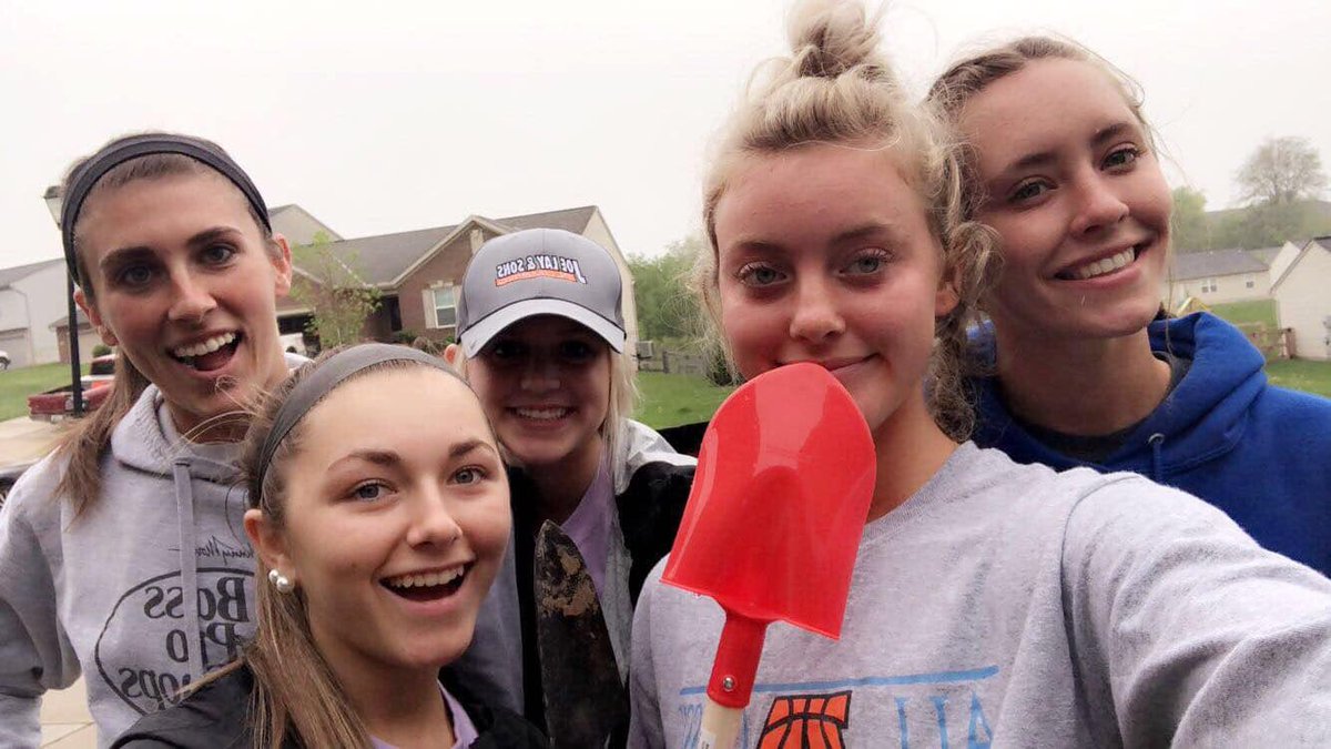 brooke__perryy's tweet photo. happy birthday to my girl!! love you ky have a great day!!💙💙 https://t.co/Vftwpd215l
