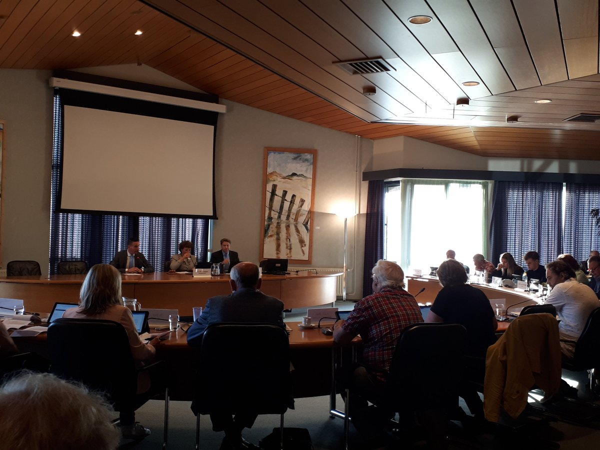 Weer even terug op mijn oude plek, de raadszaal van @GemLdijk waar ik 9 jaar raadslid was voor <a href="/cdalangedijk/">CDA Langedijk</a>. Historische vergadering, de laatste op deze locatie. Extra bijzonder omdat zoon Joris zojuist is geïnstalleerd als duo-raadslid voor <a href="/christenunie/">ChristenUnie</a>.
Veel succes Joris!
