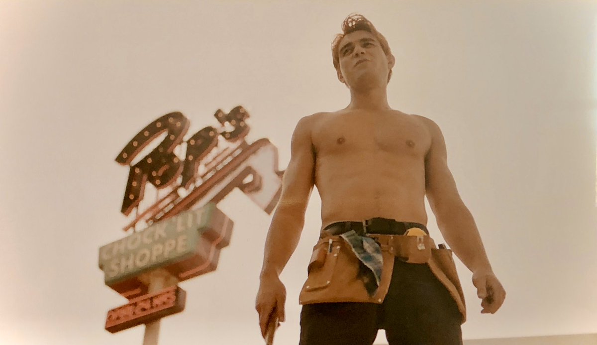 WriterRAS's tweet image. And we’re back. Second day of shooting #Riverdale Season 4. 😎🏆🔥💪🏼😁👷🏼‍♂️🐍🎬