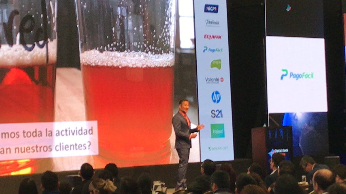 GRoitmanZ's tweet photo. Una máquina @daguilara de @LATINIA en #DigitalBankLA https://t.co/CVsI1ybY2P