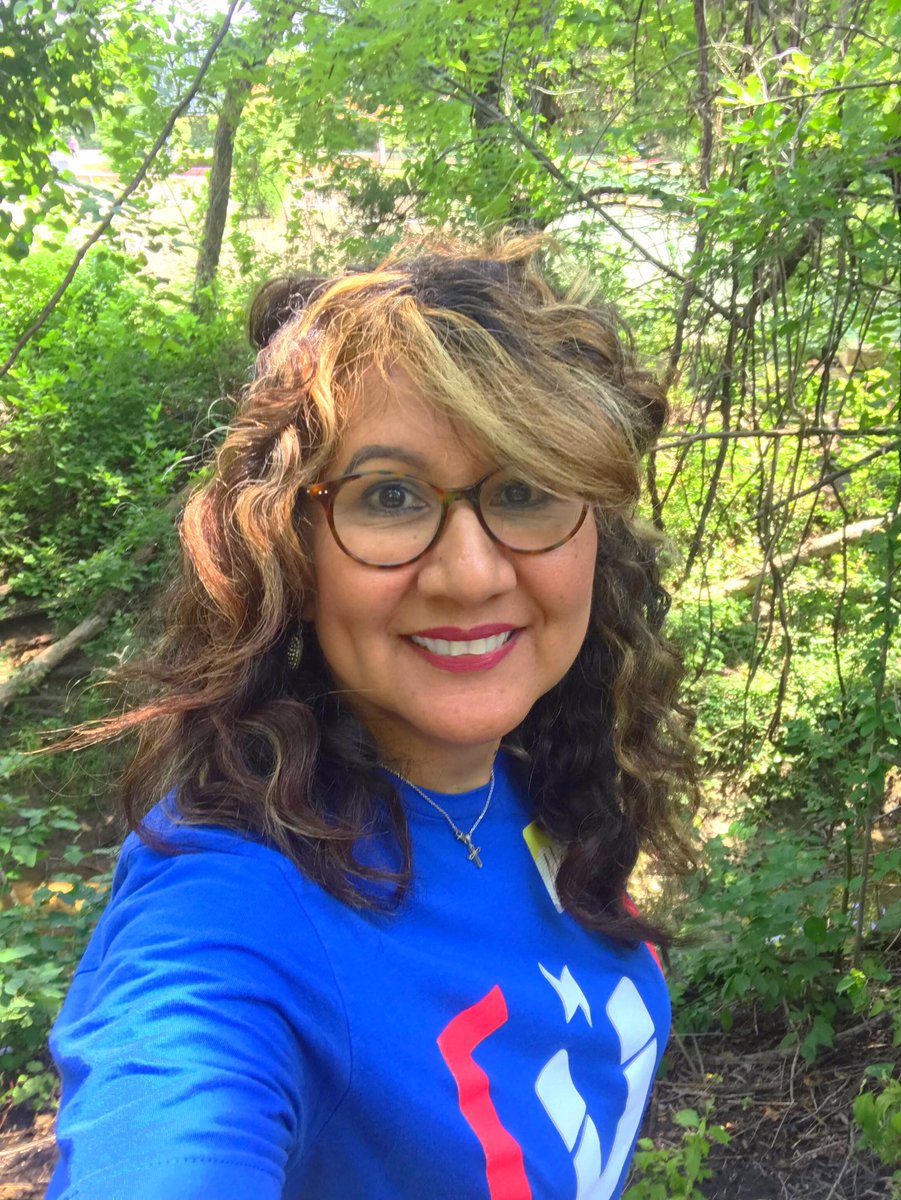 normat0's tweet photo. On today’s agenda; amphibians! 
Conquering my fear of frogs for the love of learning (and the kids). Mind over matter…maybe.  🐸 😳
#steminstitute #tacoboutscience 
@PerotMuseum
@AllenSTEAM https://t.co/GbtUAV9z8Q