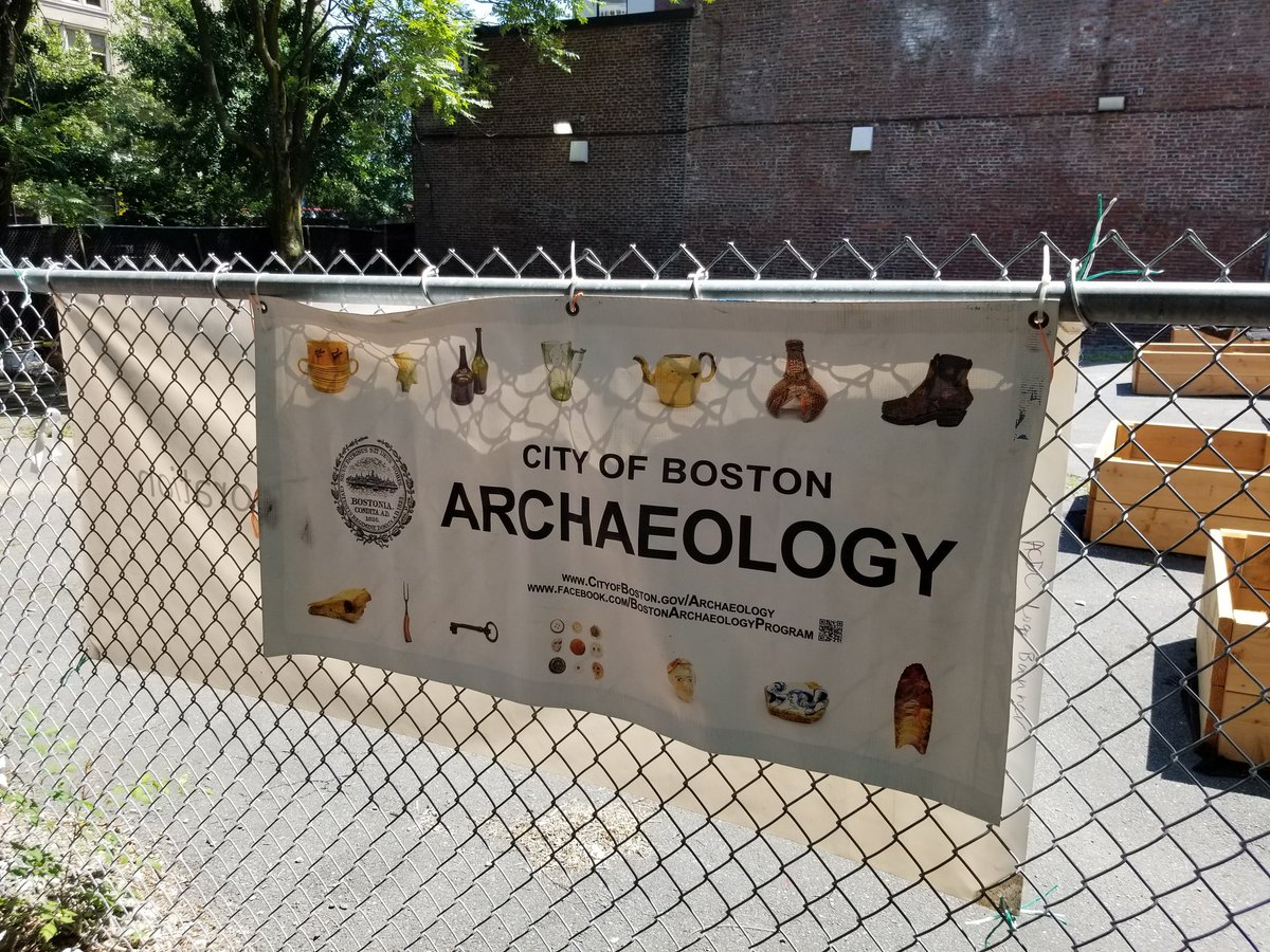 carlwbz's tweet photo. This is an archaeological dig going on in #Chinatown. It began yesterday, coordinated by the city of Boston archaeology program.
#digbos #digchinatown https://t.co/oJlRj7Nbo0