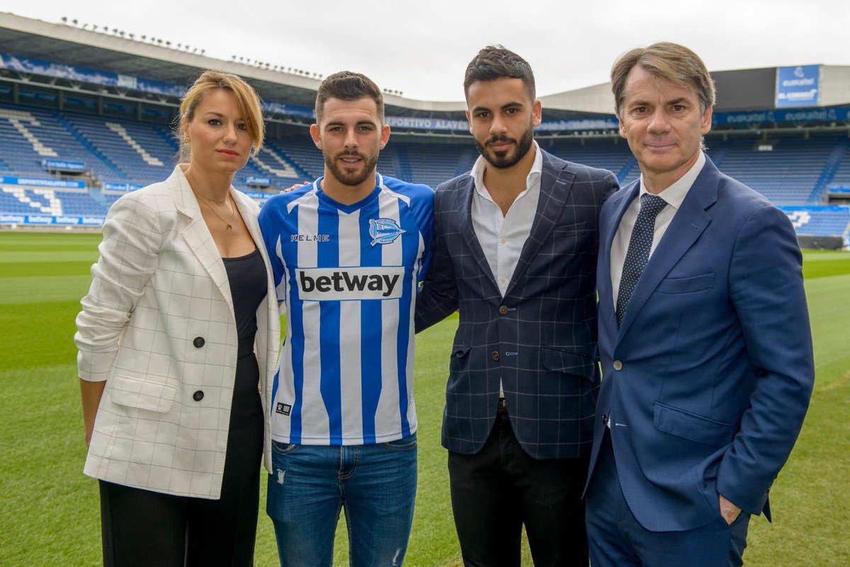 rafitaagente46's tweet image. Nos dedicamos a dar lo mejor de nosotros mismos y JUNTOS lo hemos conseguido !!! 💪⚽️💙
A PRIMERA DIVISIÓN @luisitocarrile 11 !!!! @deportivoalaves 
Lo mejor esta por llegar!!! VAMOS!!!!!#IMPLICA-T ✍🏼✍🏼