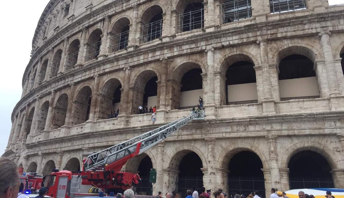 Cosa c’è dietro la protesta degli skip-the line? Dal Nuovo Regolamento di Polizia Urbana, entrato in vigore l'8 luglio, alla protesta dell'uomo salito al primo piano del Colosseo (e che NON è una guida), AGTA fa chiarezza sull'intera questione. ➡️bit.ly/FbAGTA