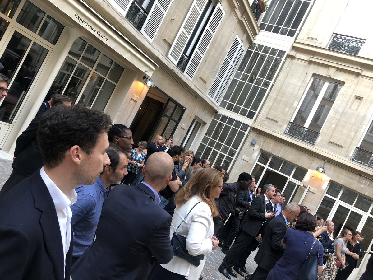 Inauguration officielle de notre nouvel  #PwC Experience Centre rue de Milan. Avec Madame le maire du 9eme. <a href="/bernardgainnier/">Bernard Gainnier</a> <a href="/PwC_France/">PwC France</a> #Innovation #LaDifferenceParL’Humain