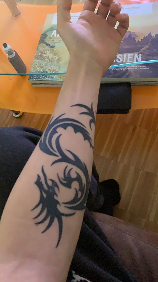 valecho2's tweet photo. New tattoo https://t.co/wSvzqCLwKT