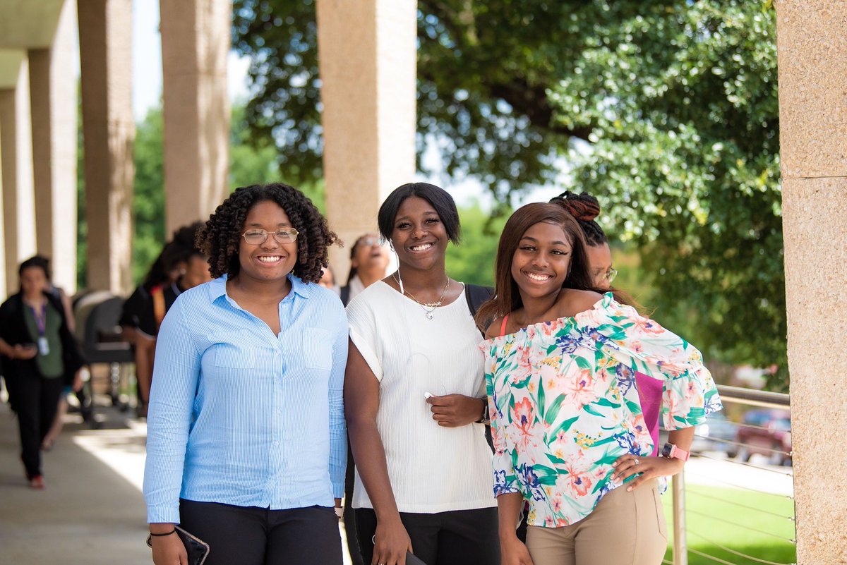 PaulQuinn1872's tweet image. Scenes from #SummerBridge 2019. #NationBuilding 2.0 #Dallas #HBCU 🐯💜