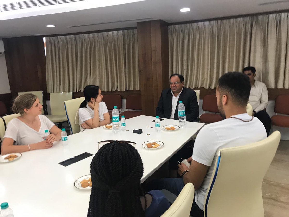 georgetownindia's tweet photo. #GUIndiaStudio students with #BSE CFO @nayan_mehta during the 2019 #CentennialLab trip’s visit to @BSEIndia
@georgetownsfs @GlobalGtown @Georgetown @irfannooruddin
#SFSSummer #GUIndia #India https://t.co/y058dfXiXe