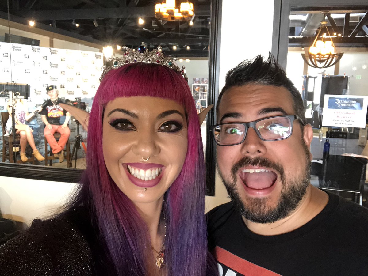Satine Phoenix tweet media